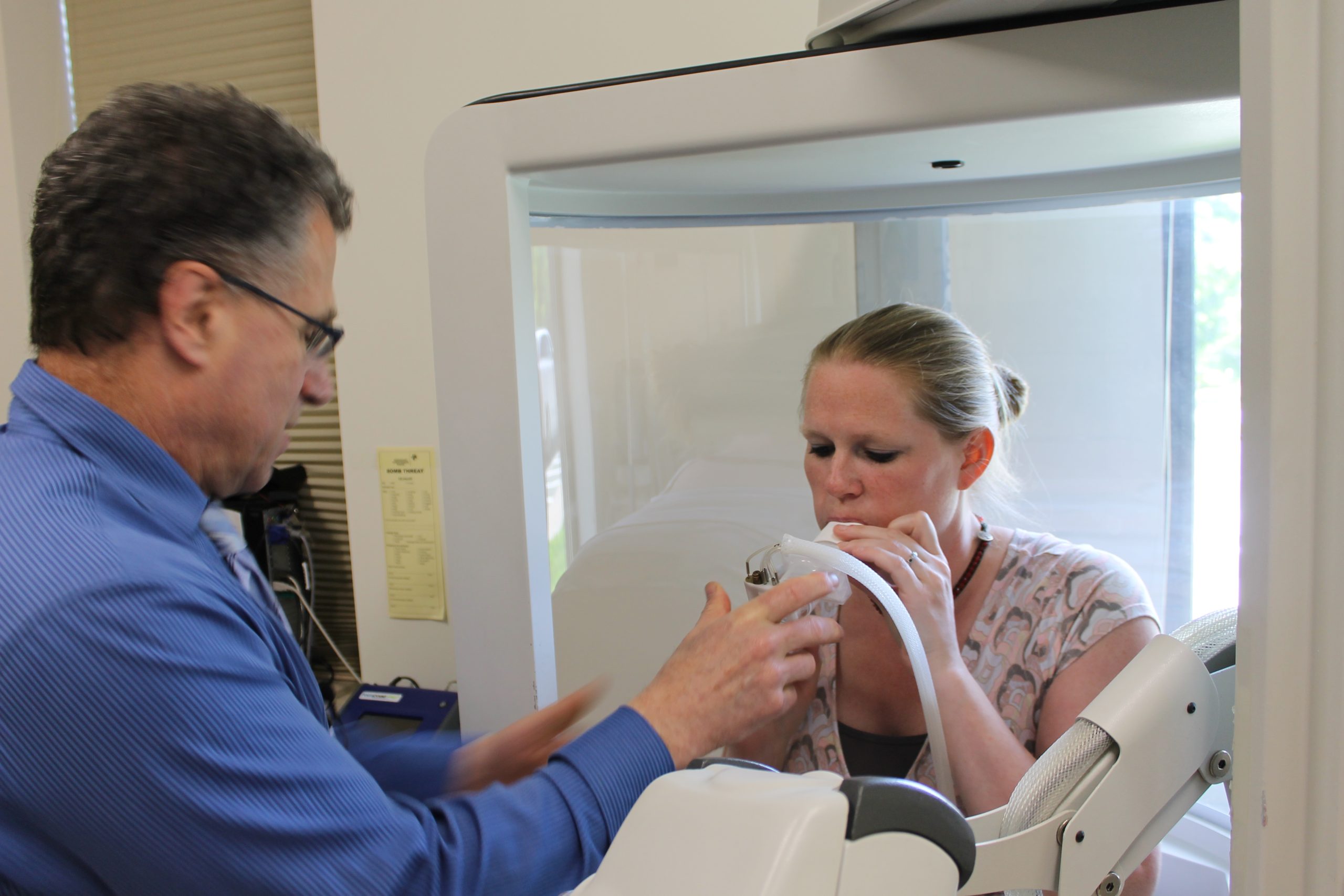 resp therapist and patient with PFT test